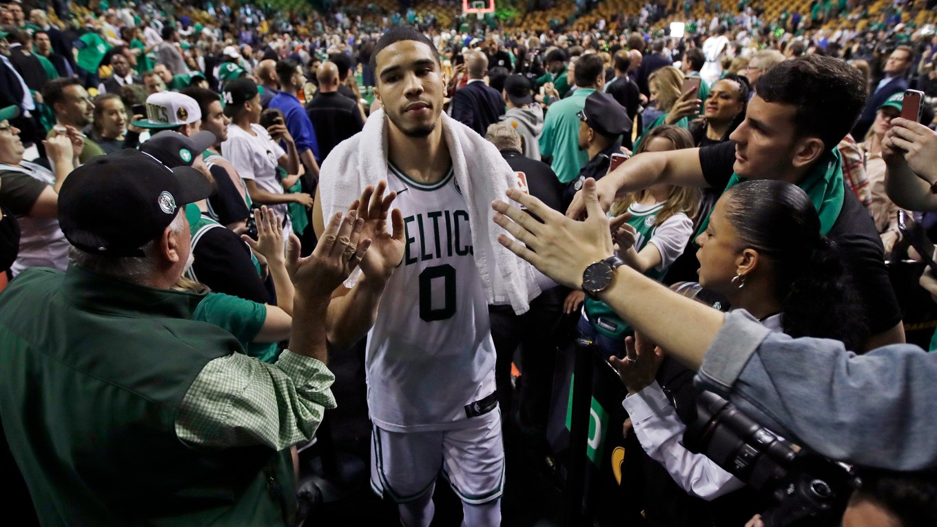 Skvelý výkon za Boston podal nováčik Jayson Tatum.