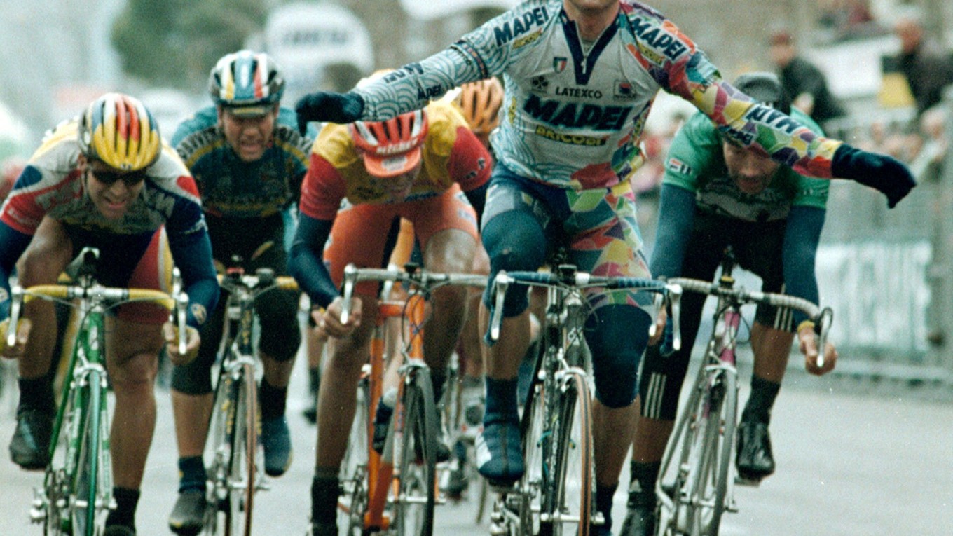 Čo robí úspešného šprintéra? Ján Svorada na fotografii vyhráva 3. etapu na Tirreno-Adriatico v roku 1998.