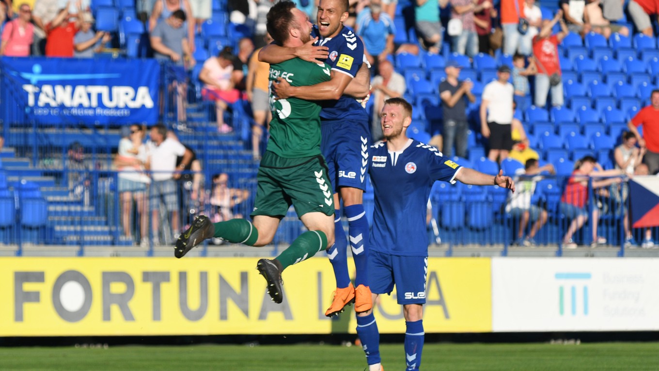 Hráči FK Senica sa tešia po víťazstve v druhom zápase baráže o účasť vo futbalovej Fortuna lige ročníka 2018/2019.