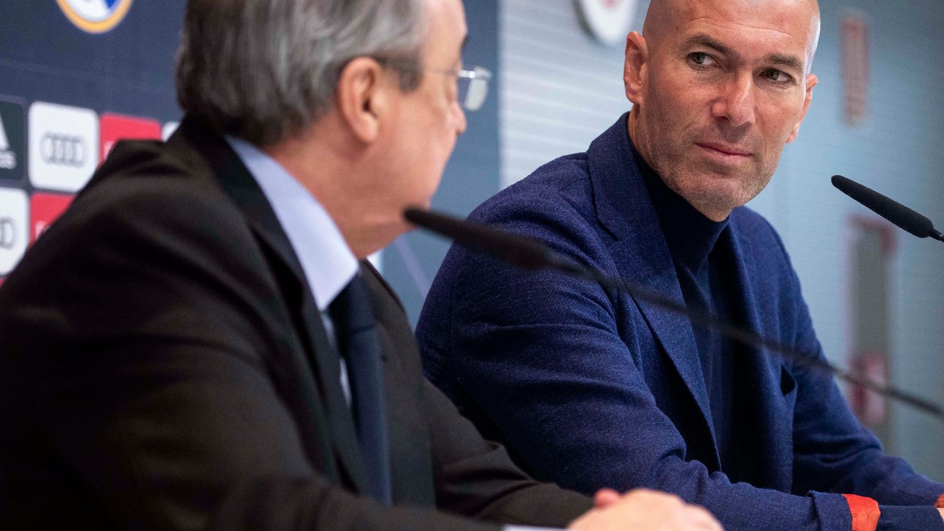 Zinedine Zidane (vpravo).