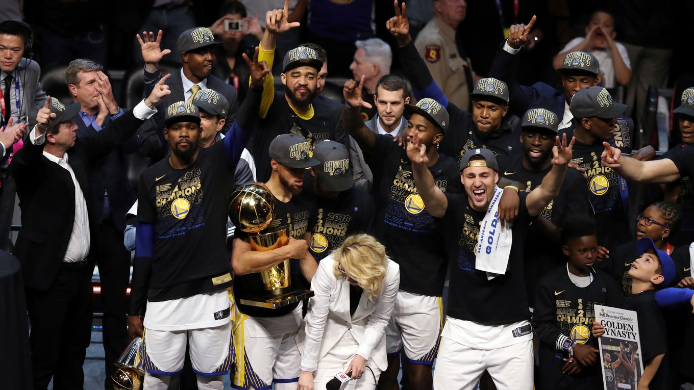Basketbalisti Golden State aj po roku zostávajú zlatí.