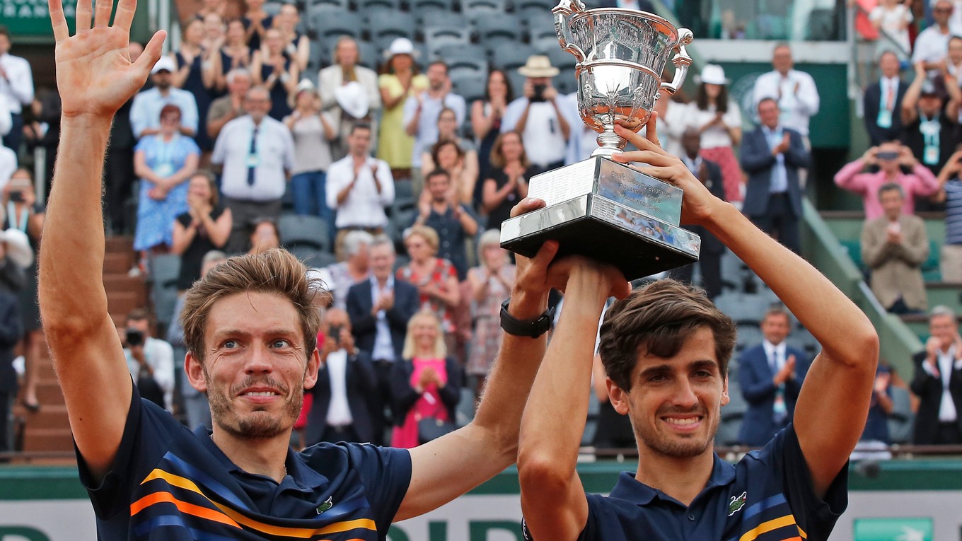 Štvorhru mužov na Roland Garros vyhrala francúzska dvojica Pierre-Hugues Herbert a Nicolas Mahut.