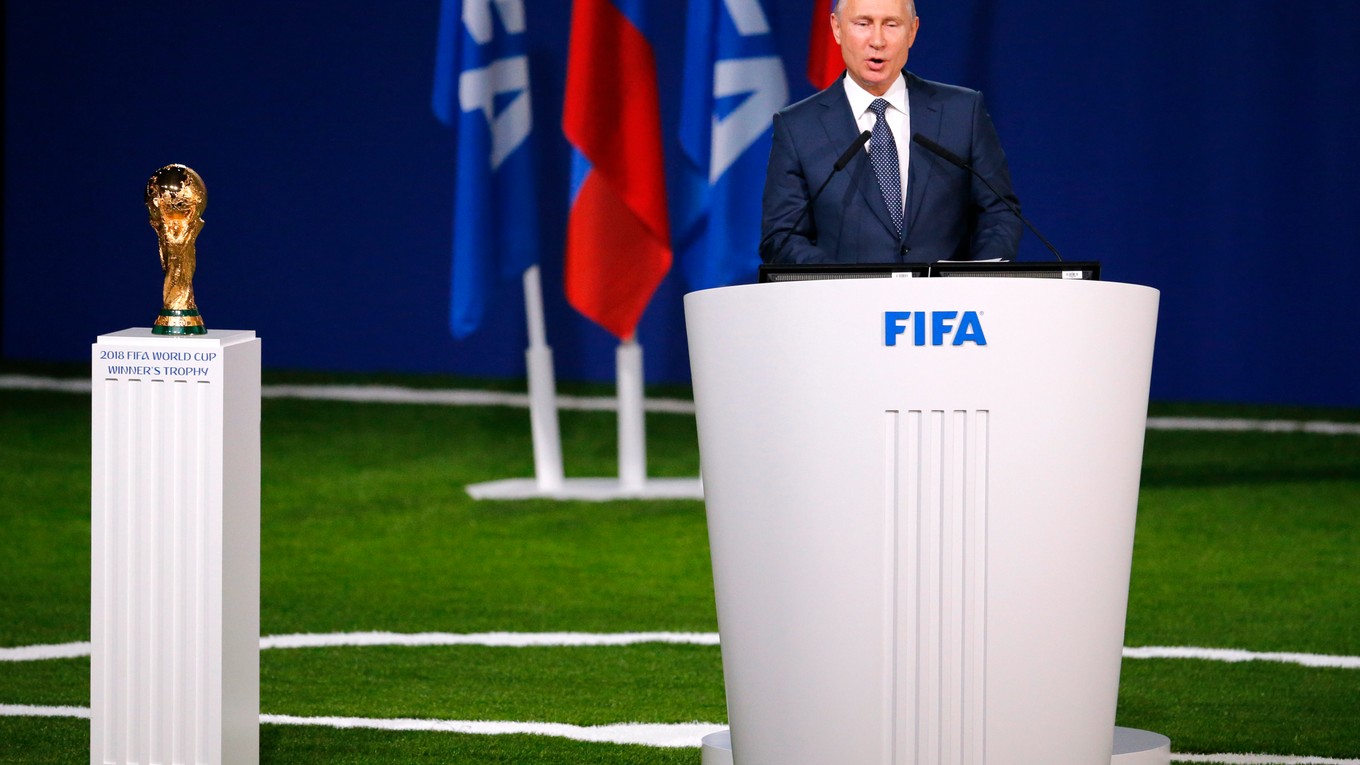 Ruský prezident Vladimir Putin reční na 68. Kongrese Medzinárodnej futbalovej federácie (FIFA) 13. júna 2018 v Moskve.
