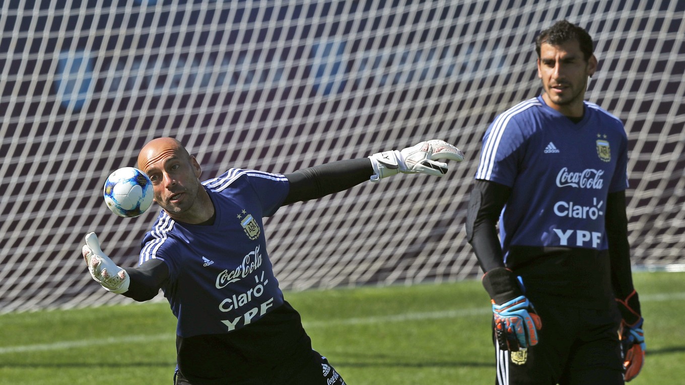 Willy Caballero (vľavo) a Nahuel Guzmán.