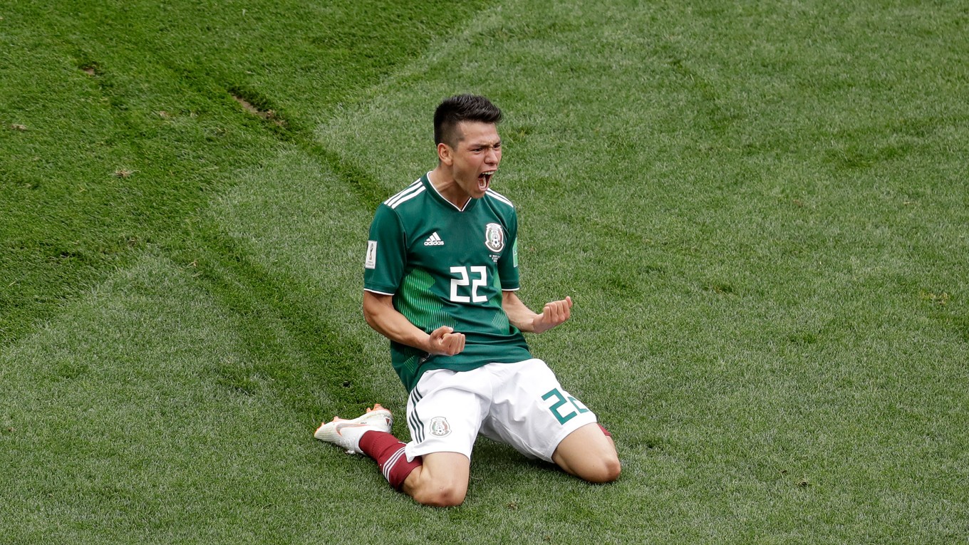 Hirving Lozano oslavuje víťazný gól Mexika proti Nemecku.