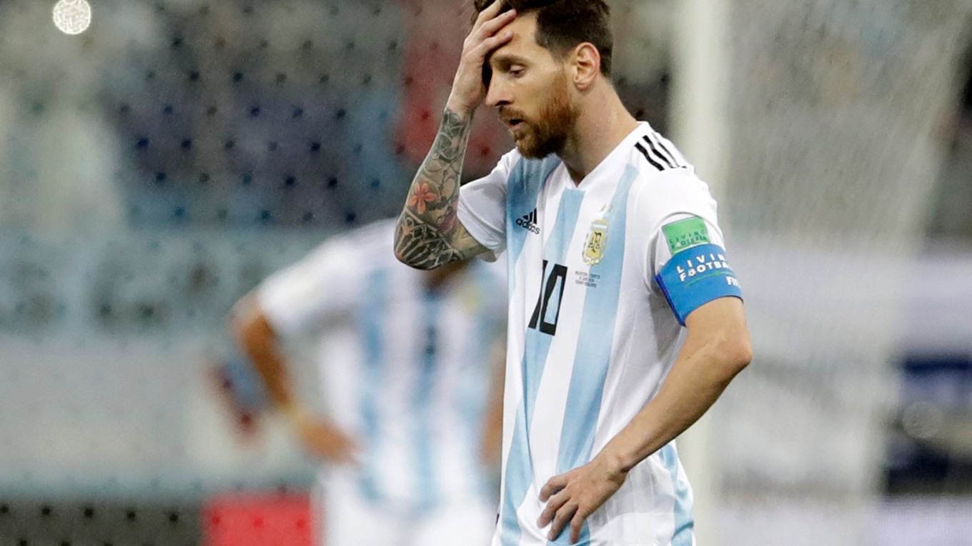 Sklamaný Lionel Messi.