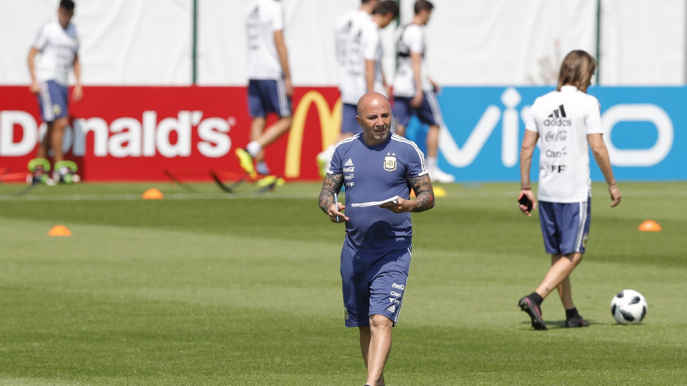 Jorge Sampaoli v sobotu viedol tréning argentínskych futbalistov.