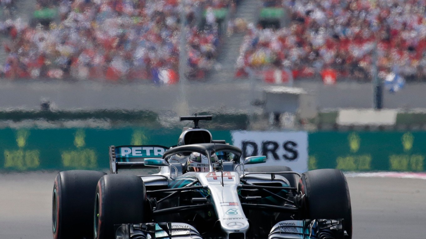 Lewis Hamilton jazdil suverénne.