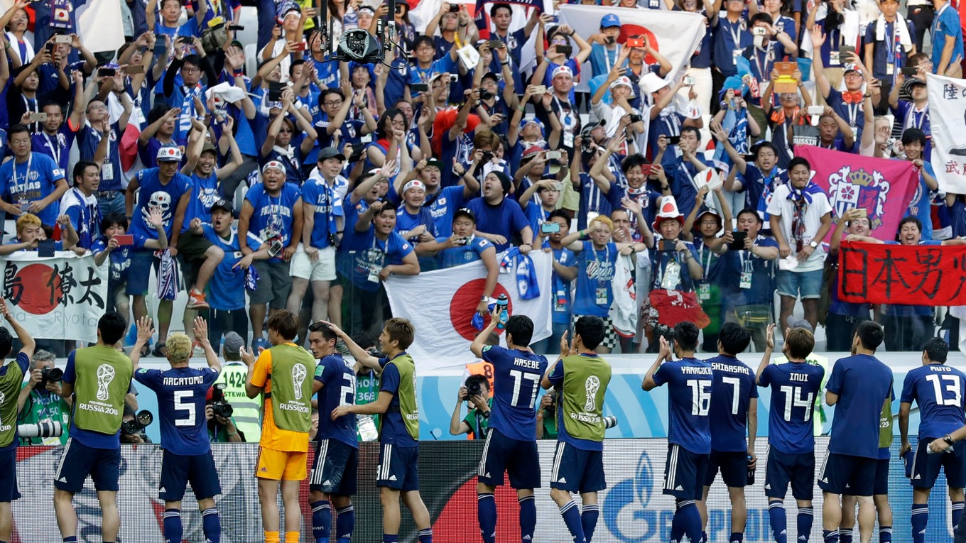 Japonsko postúpilo do osemfinále vďaka pravidlu fair play.