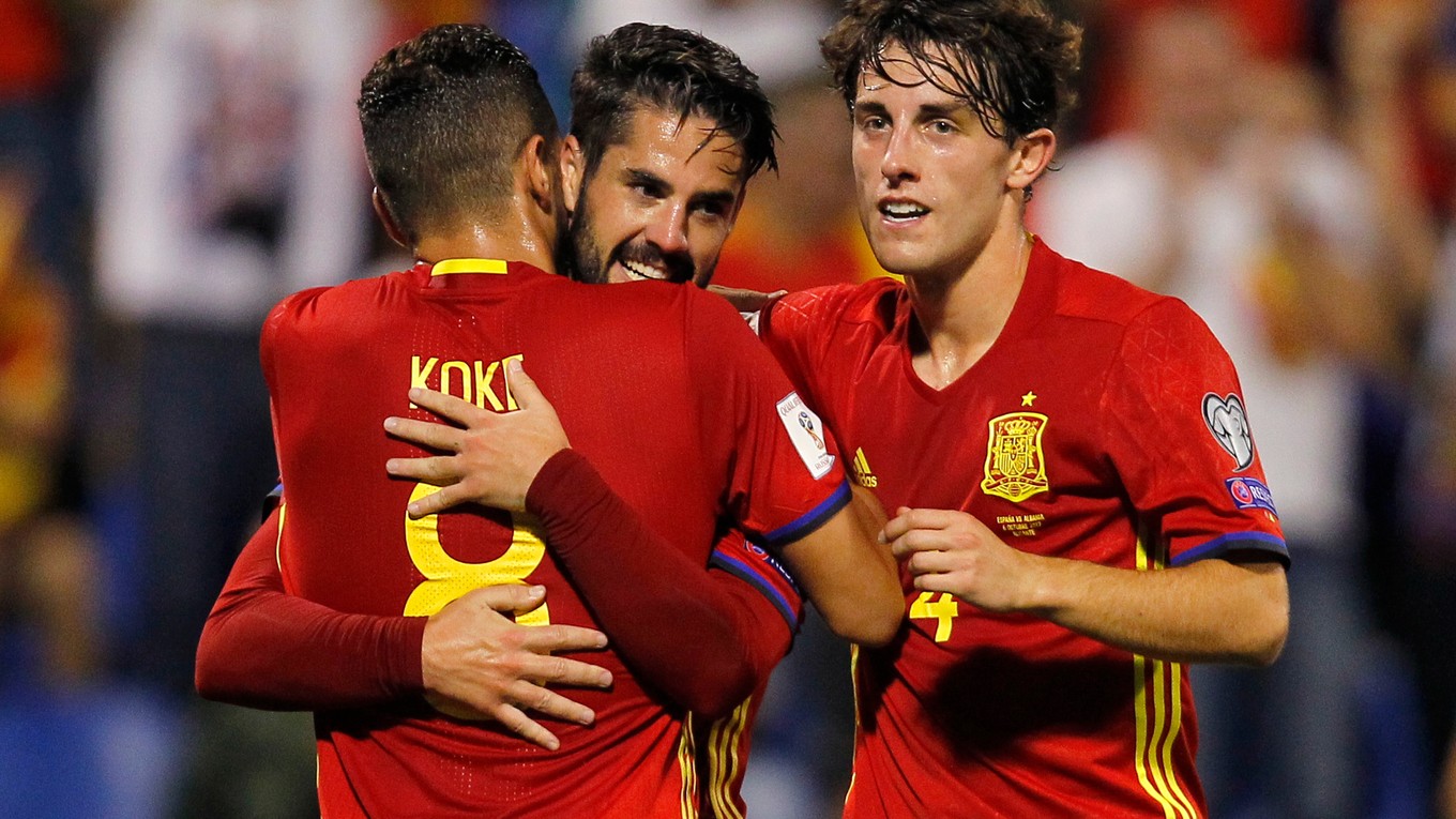 Álvaro Odriozola (vpravo) bol súčasťou španielskej reprezentácie na prebiehajúcich MS v Rusku.