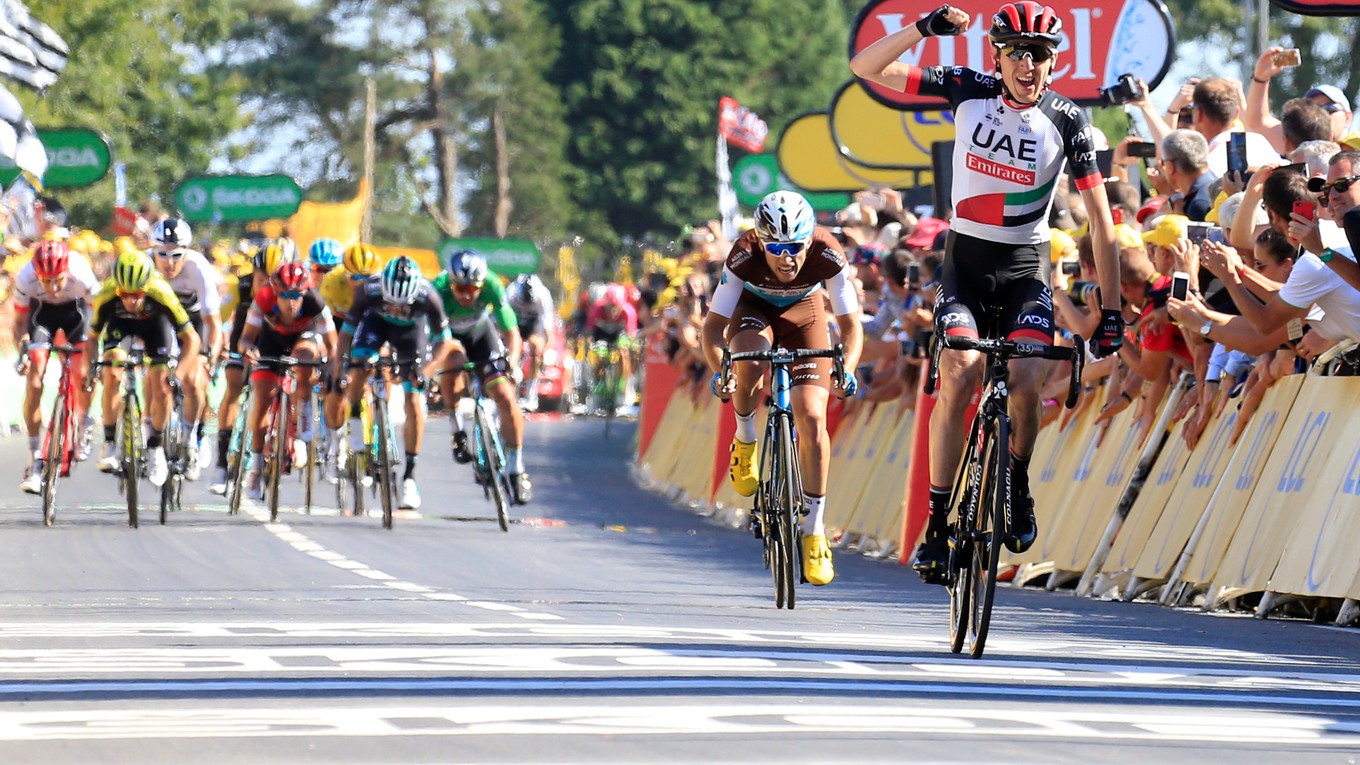 Daniel Martin sa raduje z víťazstva v 6. etape na Tour de France 2018.