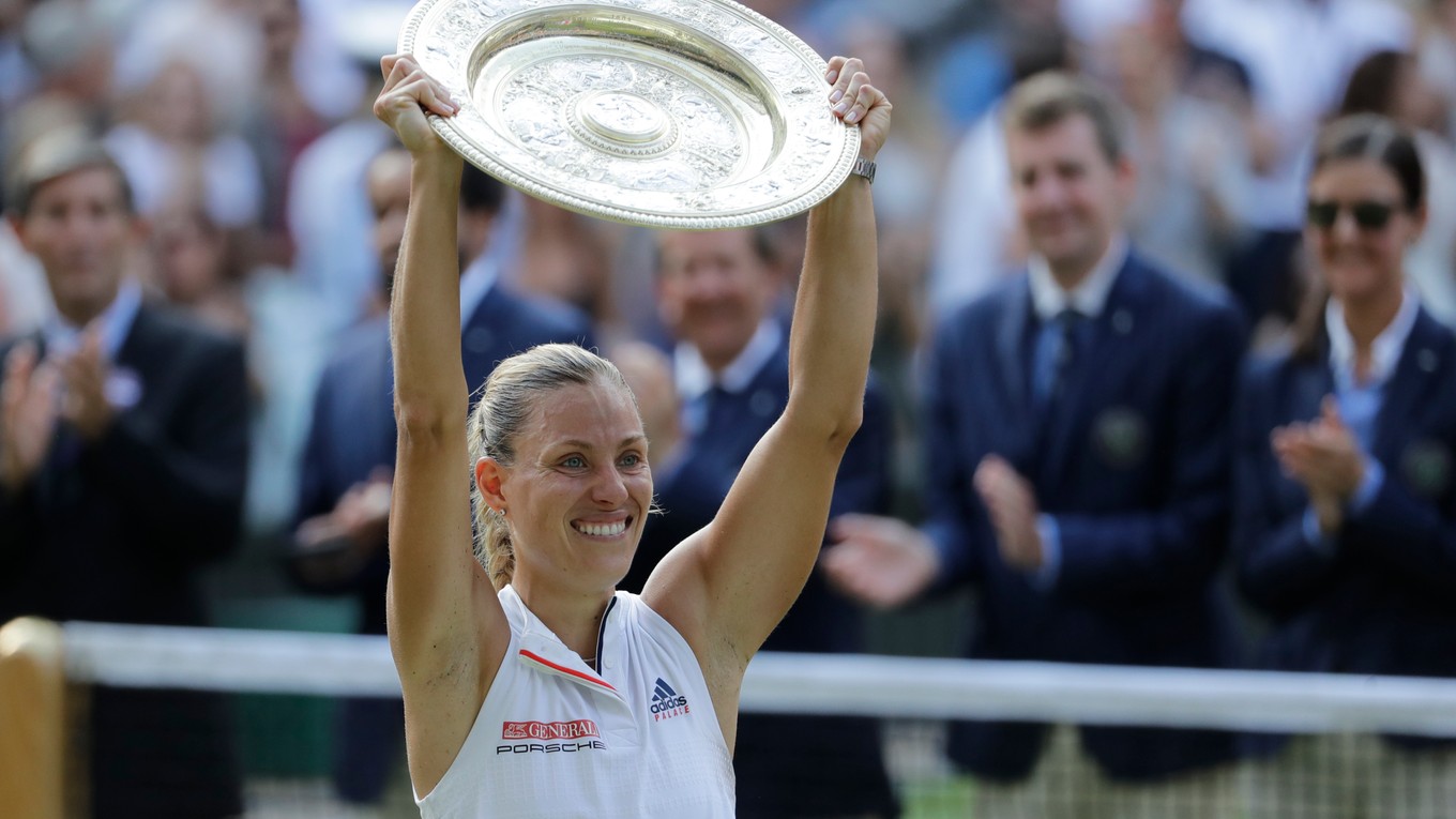 Angelique Kerberová oslavuje tretí grandslamový titul v kariére.