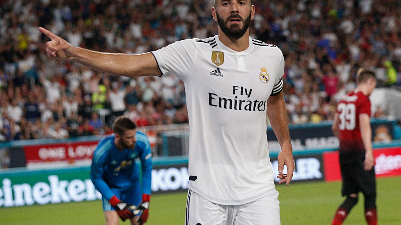 Karim Benzema sa raduje zo svojho gólu, jeho Real Madrid však prehral.
