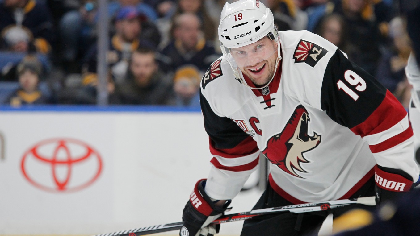 Arizona Coyotes vyradí číslo 19 na počesť svojho dlhoročného útočníka Shanea Doana.