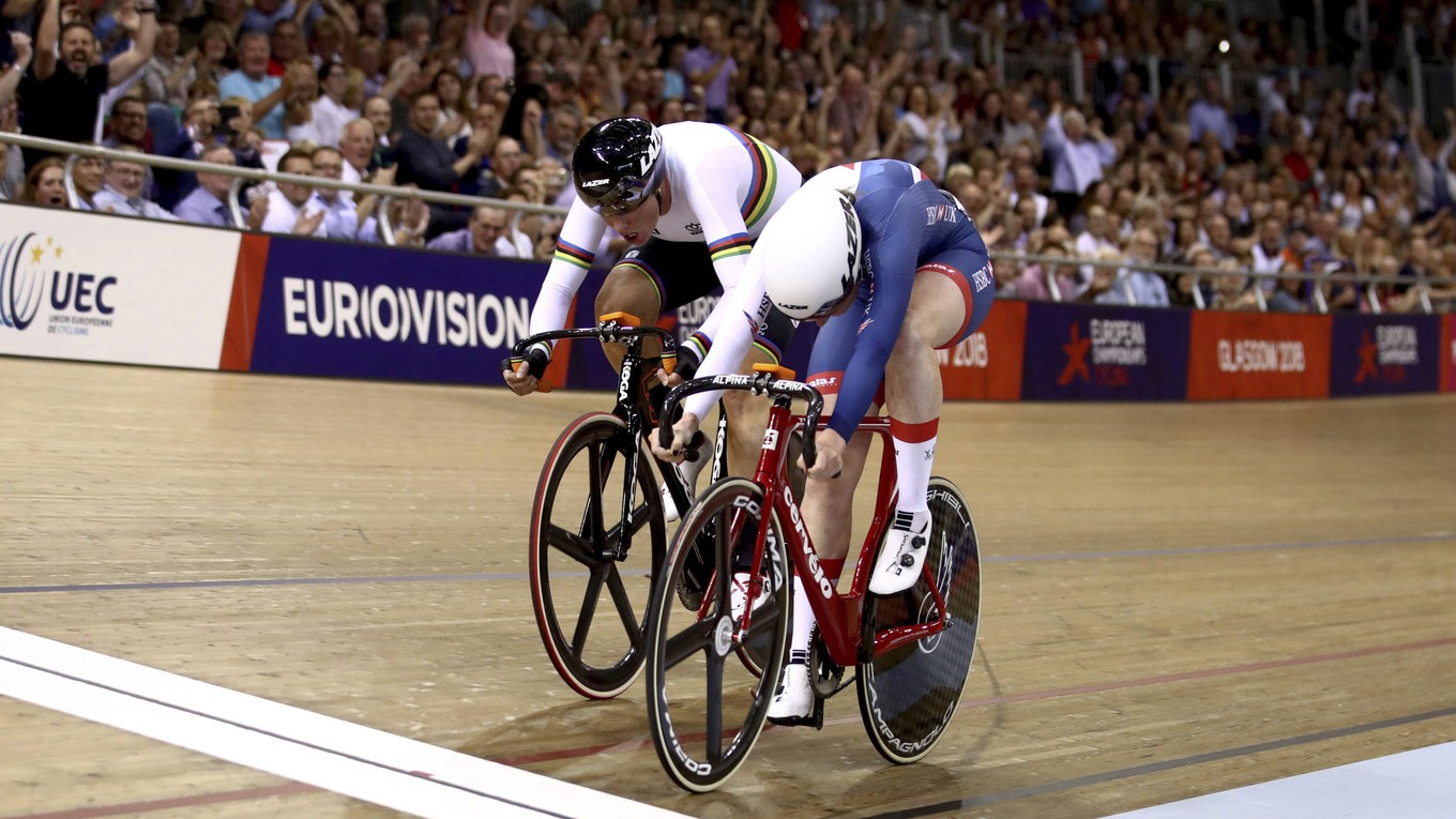  Kirsten Wildová (vľavo).