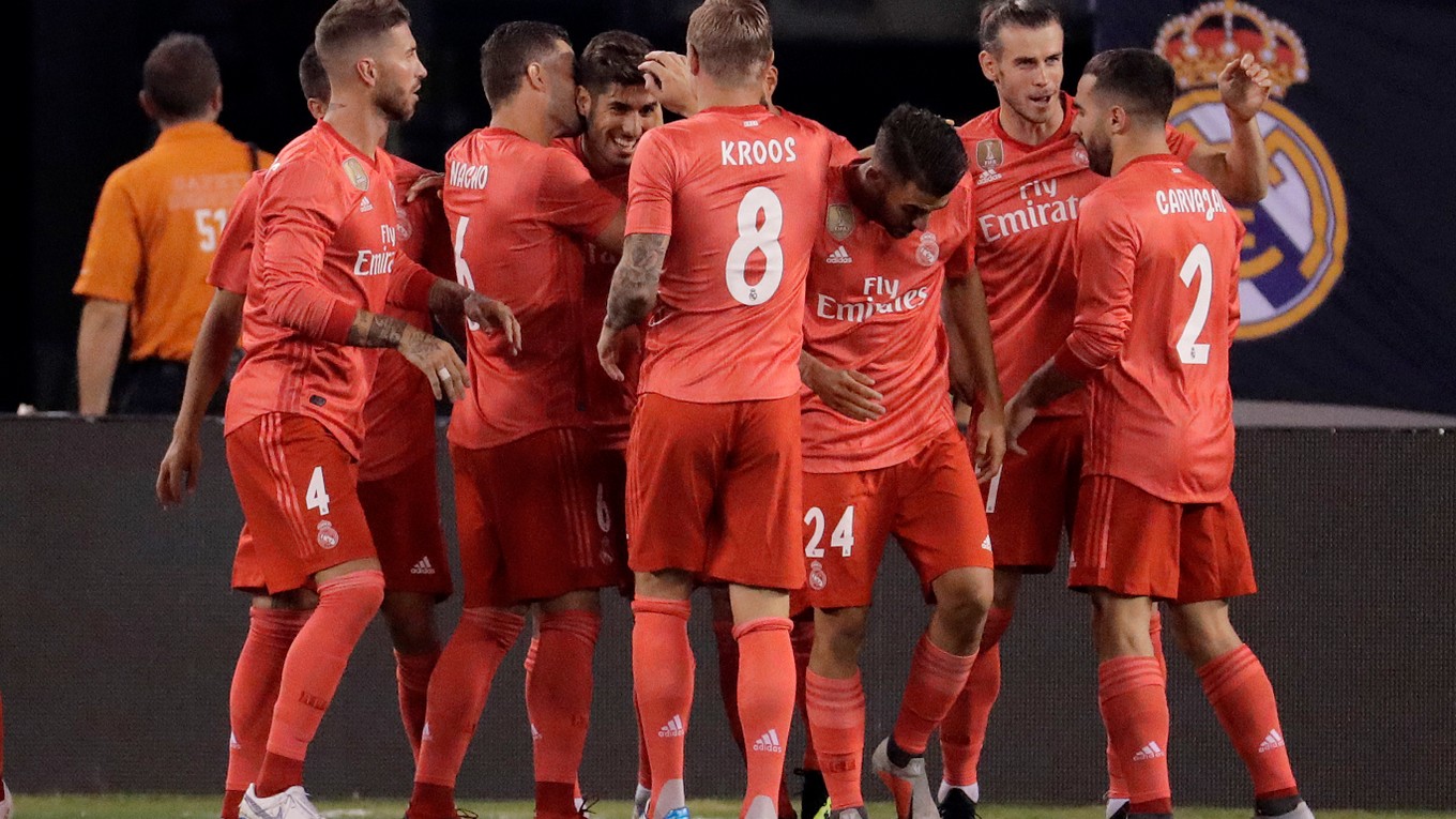 Real Madrid oslavuje víťazstvo proti AS Rím.