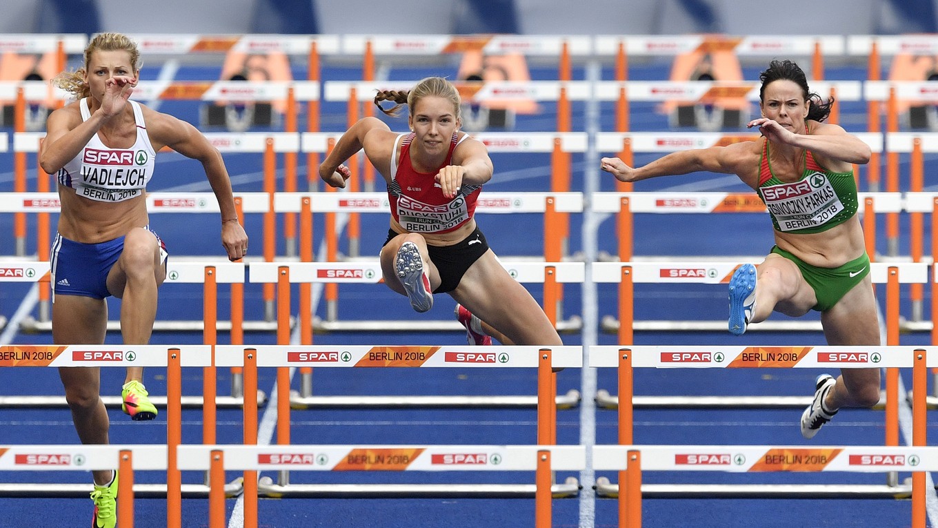 Lucia Vadlejch (vľavo) zvládla úvodnú disciplínu skvelo.