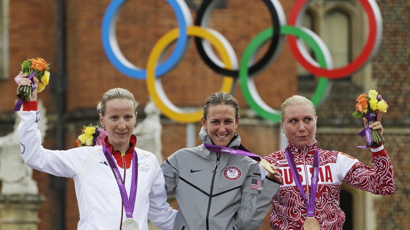 Oľga Zabelinská (vpravo).