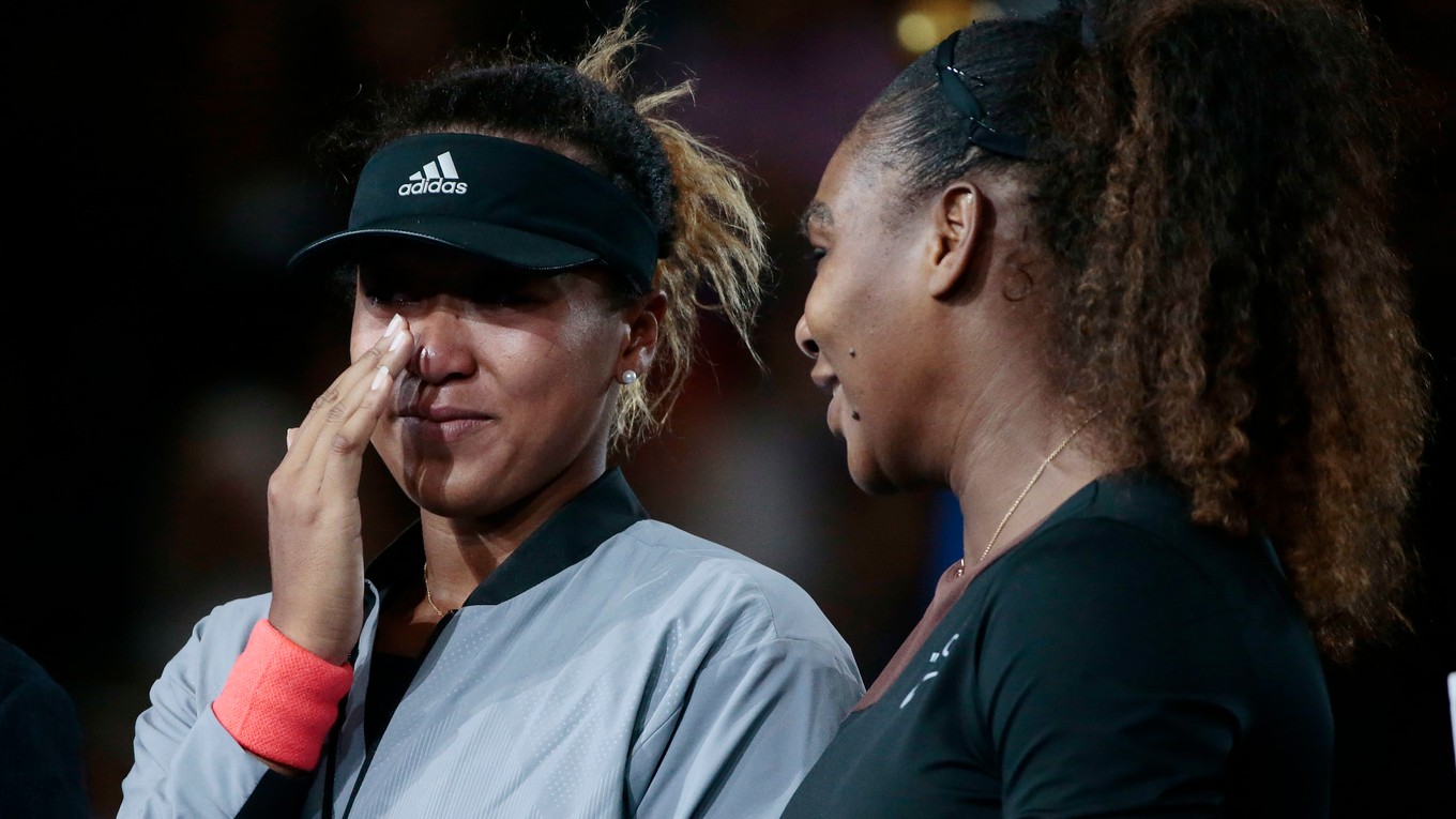Naomi Osaková (vľavo) a Serena Williamsová.