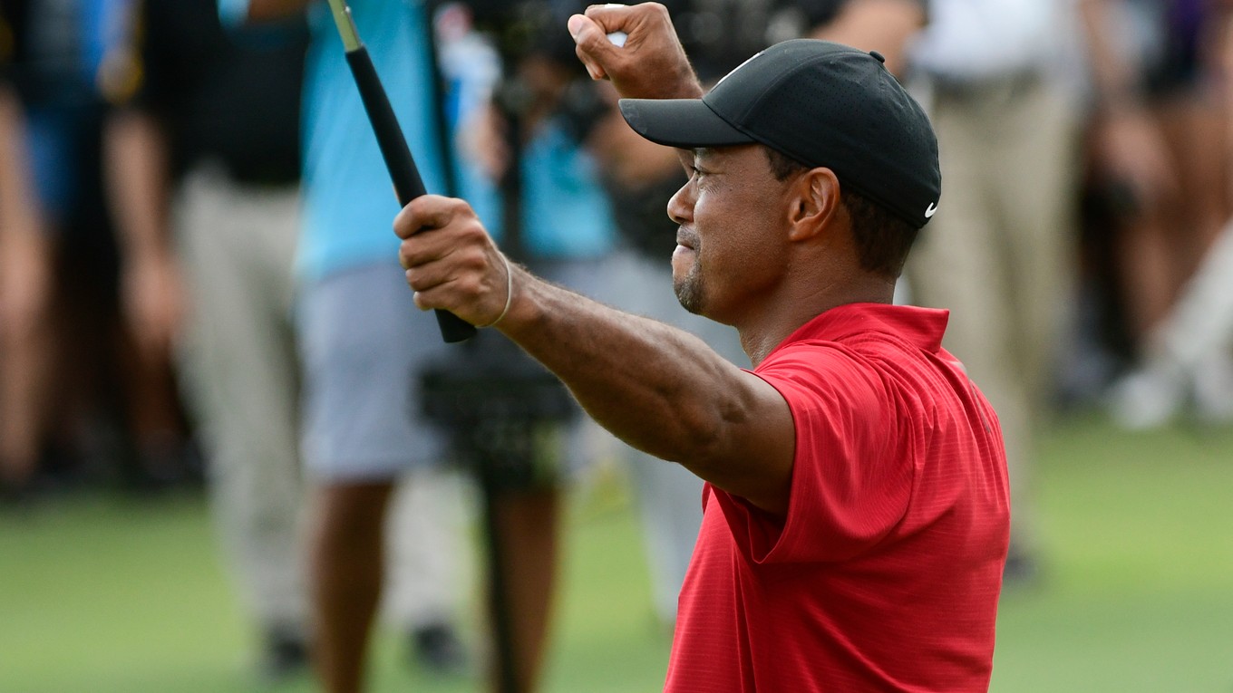 Tiger Woods po piatich rokoch triumfoval na golfovom ihrisku. 