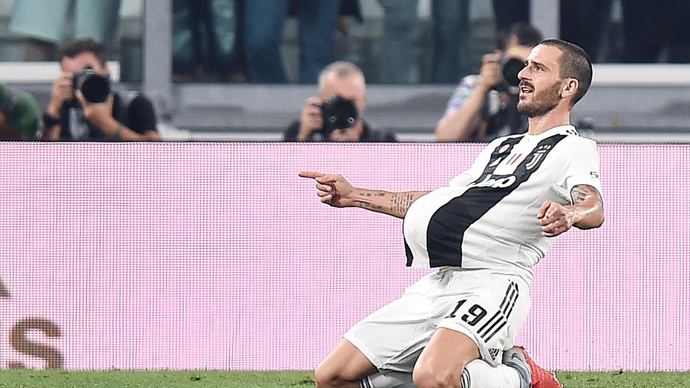 Leonardo Bonucci oslavuje gól do siete SSC Neapol.