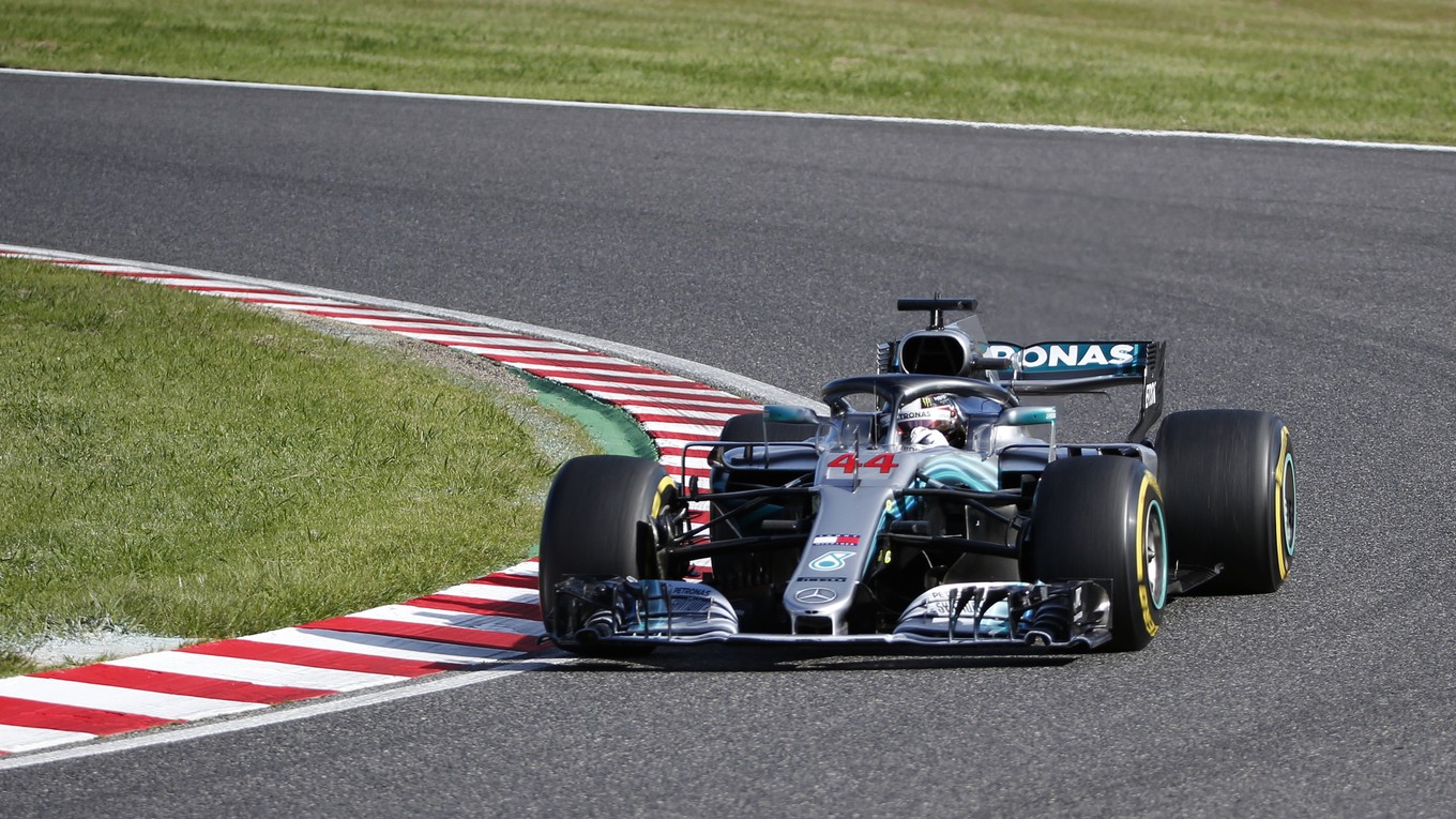 Lewis Hamilton predviedol ďalší dominantný výkon.