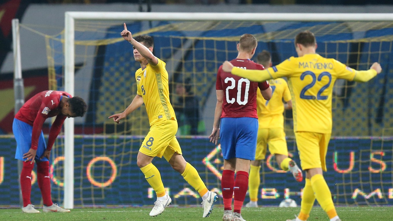 Ukrajinci sa radujú po góle na 1:0.