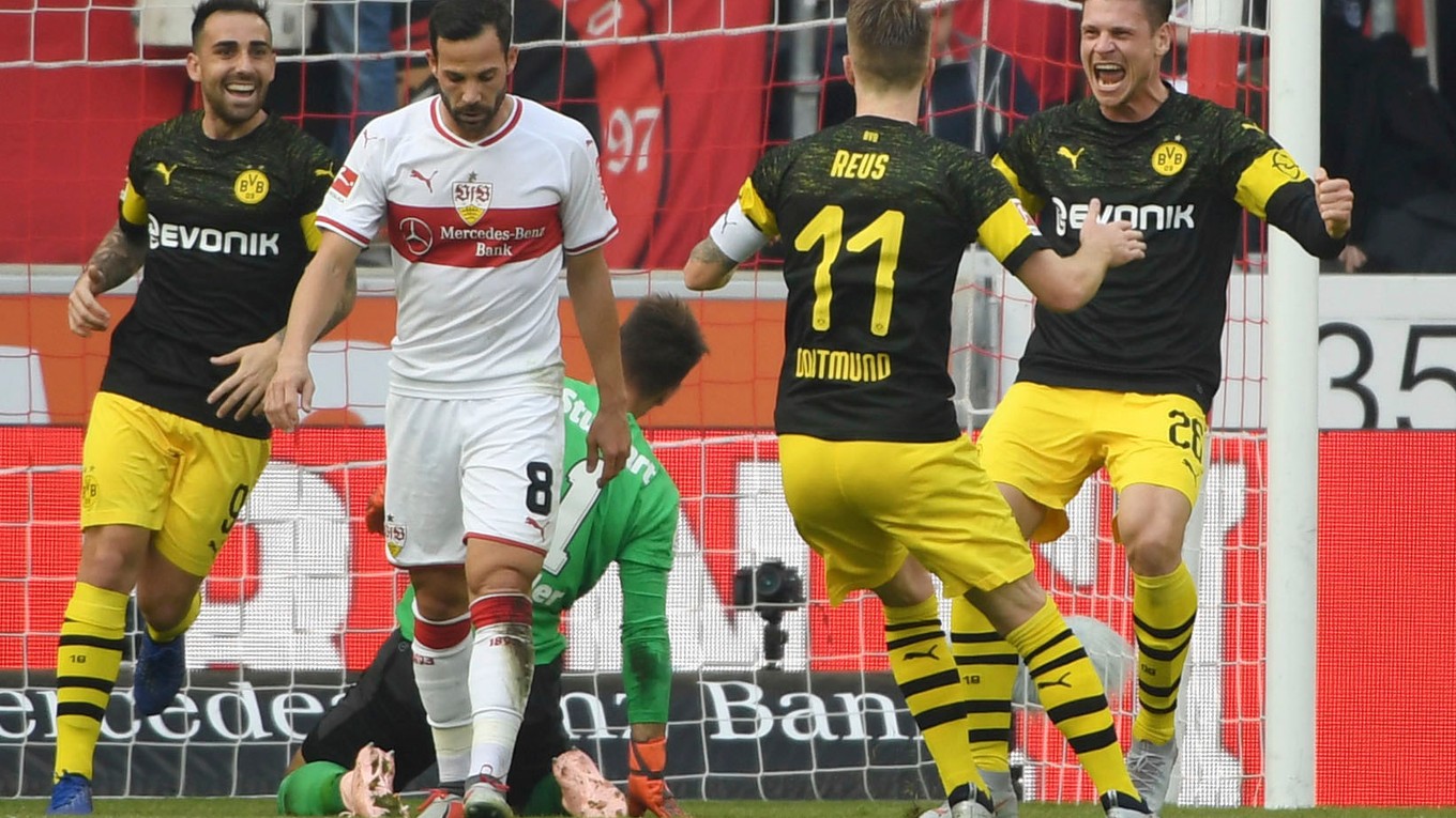 Marco Reus a Lukasz Piszczek oslavujú druhý gól v Stuttgarte.
