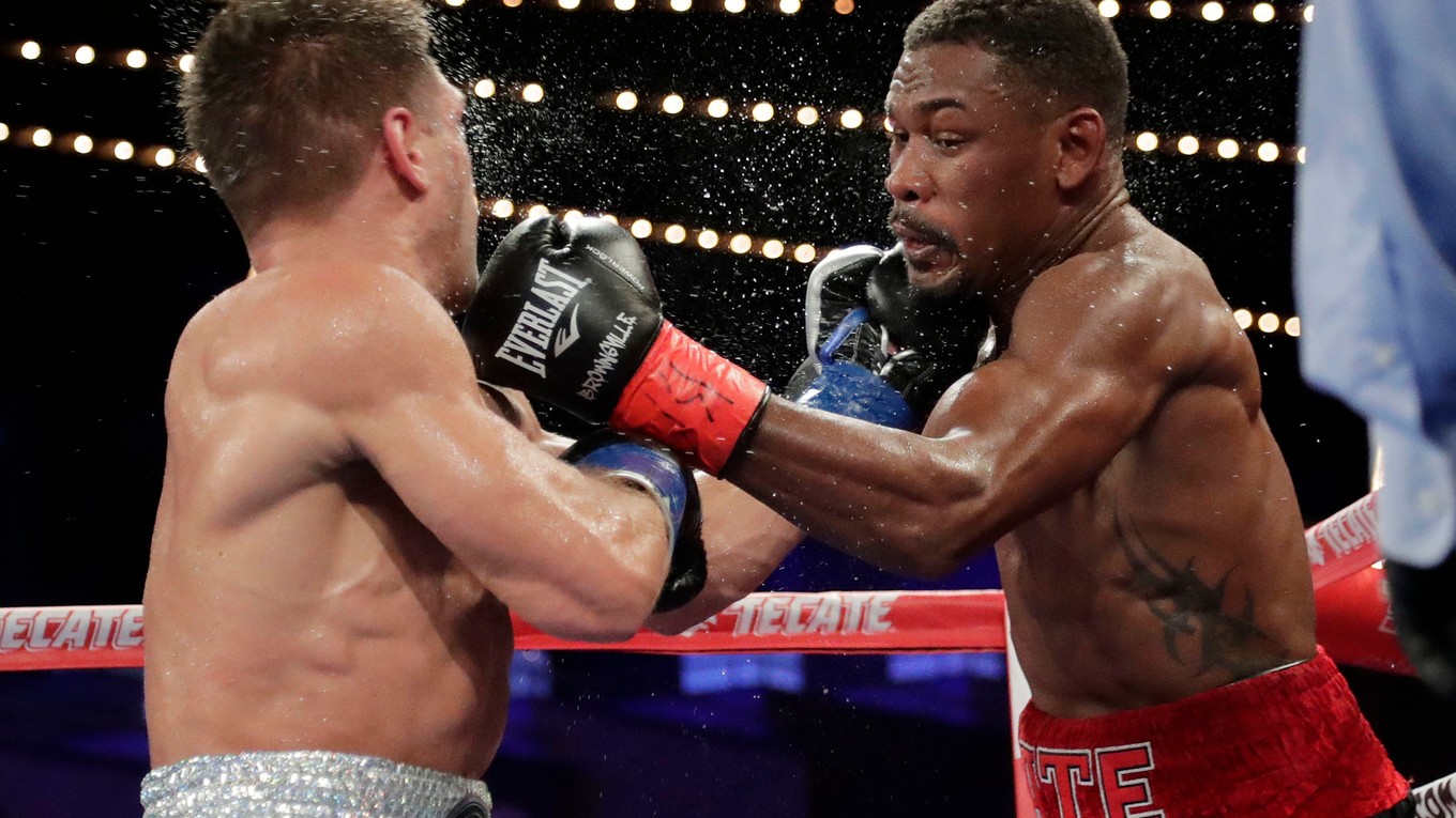 Daniel Jacobs v súboji so Sergijom Derevjančenkom.
