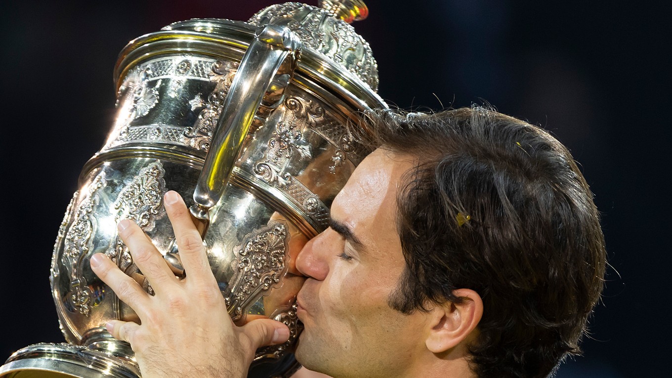 Roger Federer po triumfe na turnaji v rodnom Bazileji.