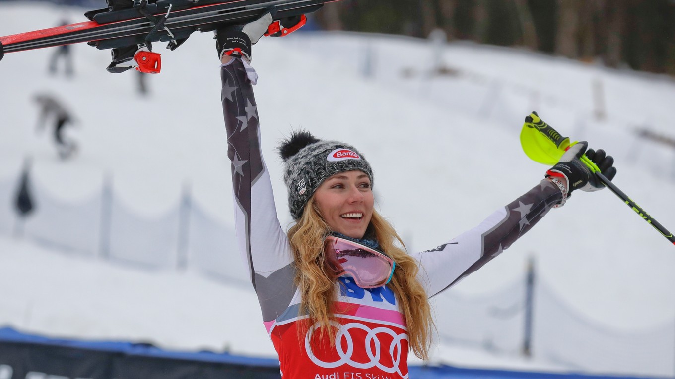 Mikaela Shiffrinová oslavuje v Killingtone triumf v slalome.