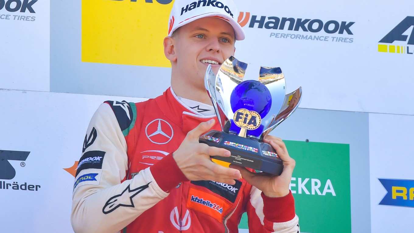 Mick Schumacher sa stal celkovým šampiónom formuly 3.