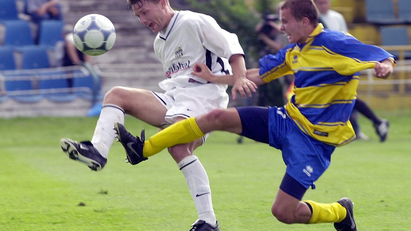 Roman Jurko (vpravo) v roku 2001 v drese 1.FC Košice.