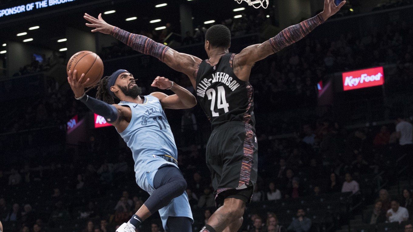 Hviezdou Memphisu na palubovke Brooklynu bol Mike Conley (vľavo).