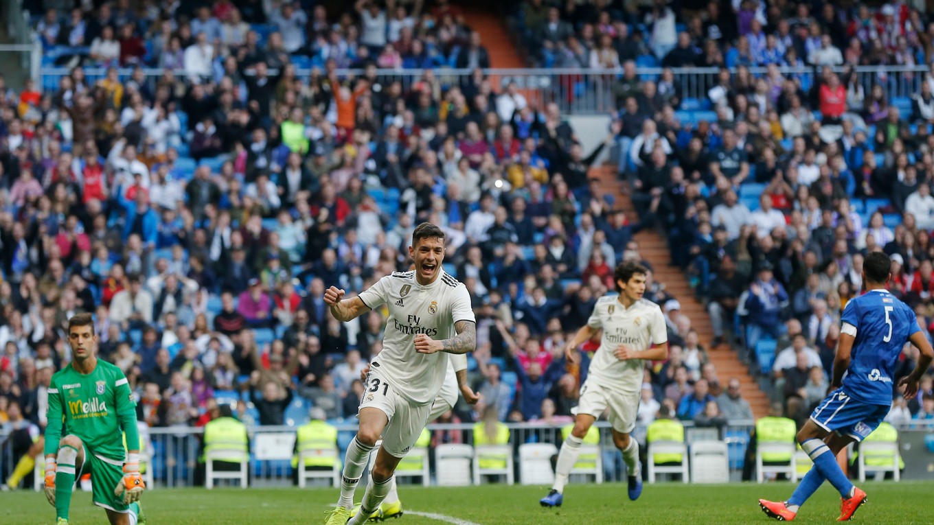 Javier Sanchez streiľa gól Realu do siete Melilly.