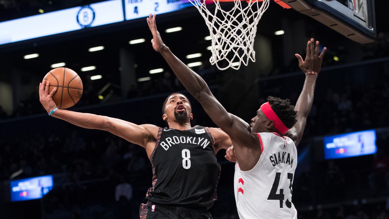 Momentka zo zápasu Brooklyn - Toronto.