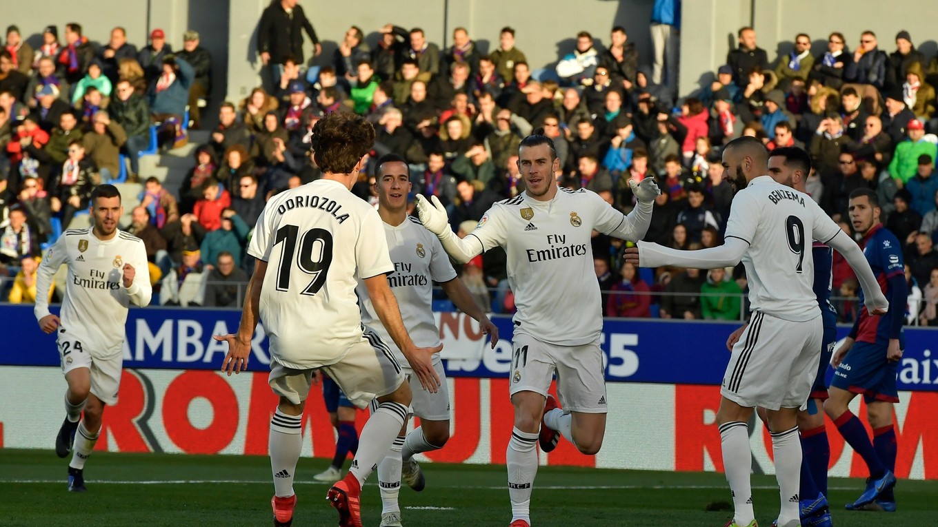 Hráči Realu Madrid oslavujú gól.