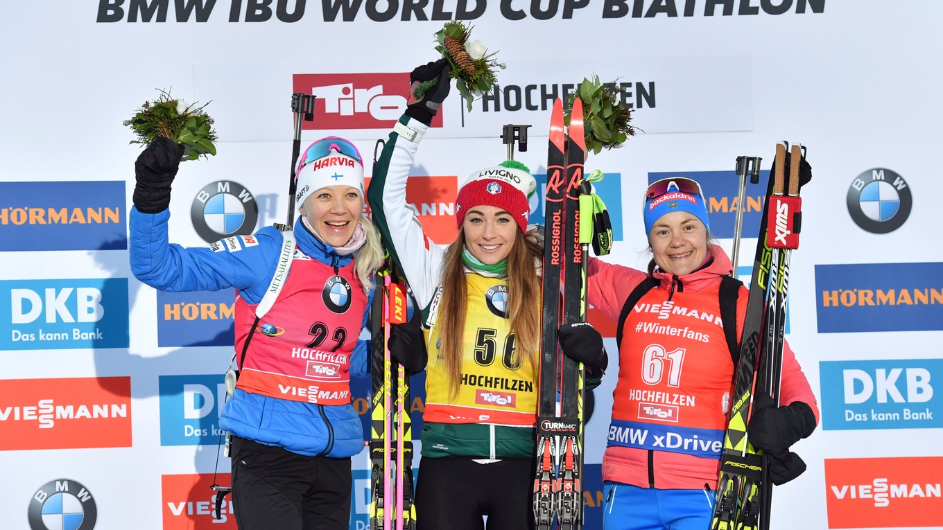 Víťazka pretekov Dorothea Wiererová, druhá Fínka Kaisa Makarainenová a tretia Ruska Jekaterina Jurlovova-Perchtova.