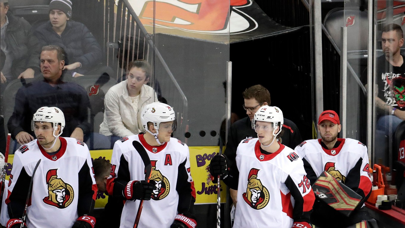 Sklamaní hokejisti Ottawy Senators.