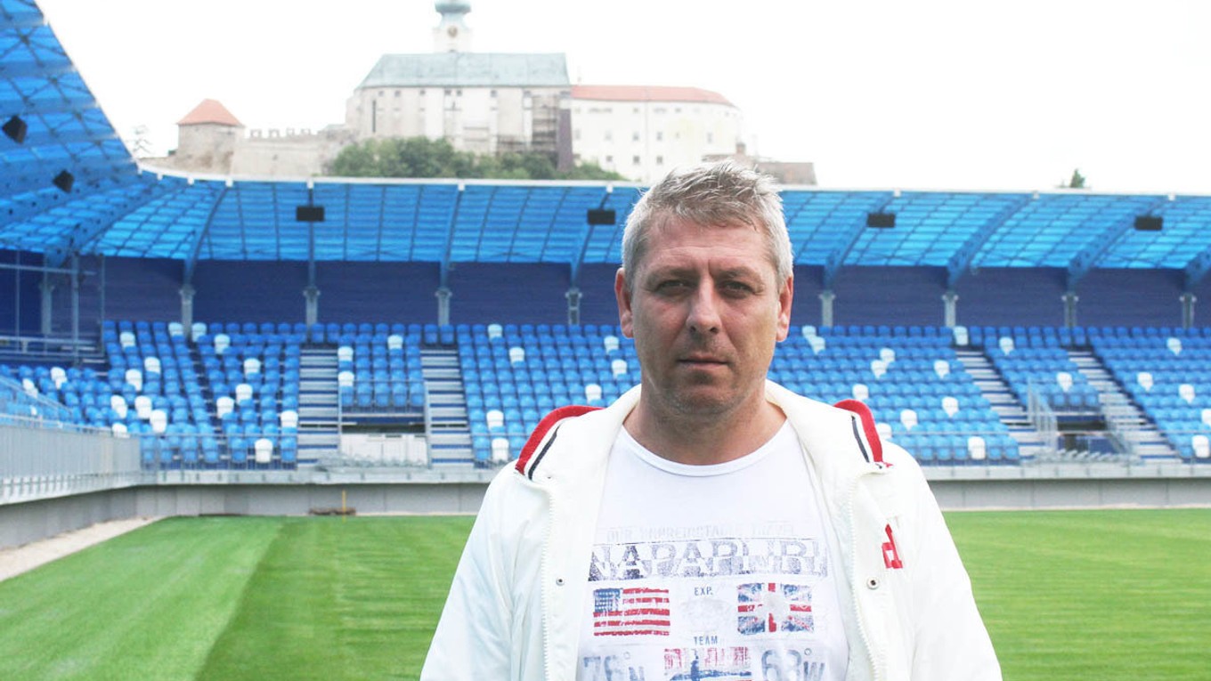 Igor Demo je jeden z najslávnejších futbalistov z Nitry, kariéru ukončil už po tridsiatke, potom pôsobil v manažérskych pozíciách. Celá futbalová rodina je šťastná, že sa našiel živý.