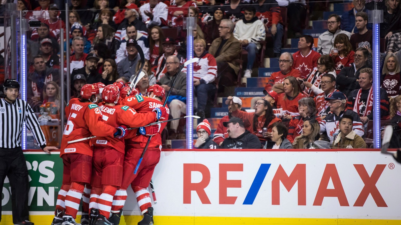 Ruskí juniori sa tešia po výhre nad Kanadou na MS v hokeji do 20 rokov 2019.
