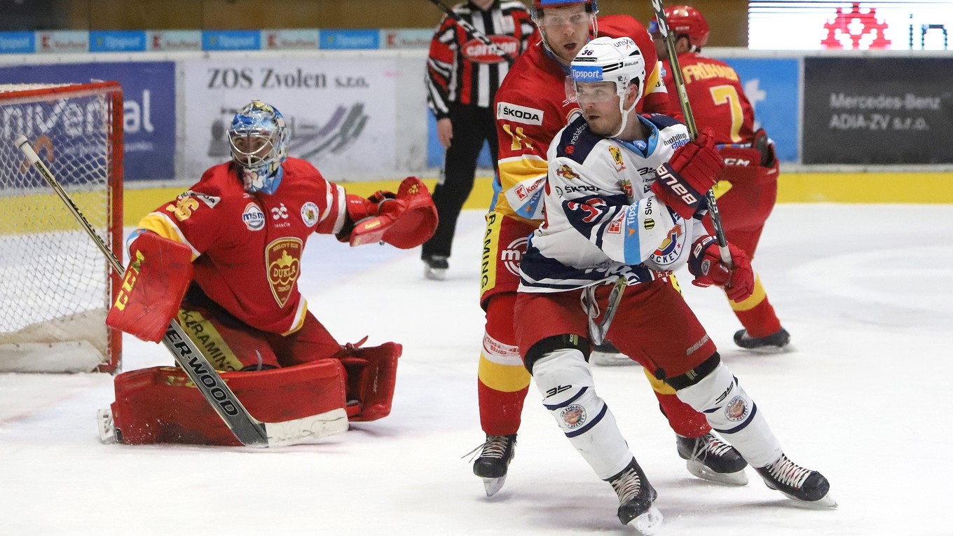 Situácia pred trenčianskym brankárom Šimkom.