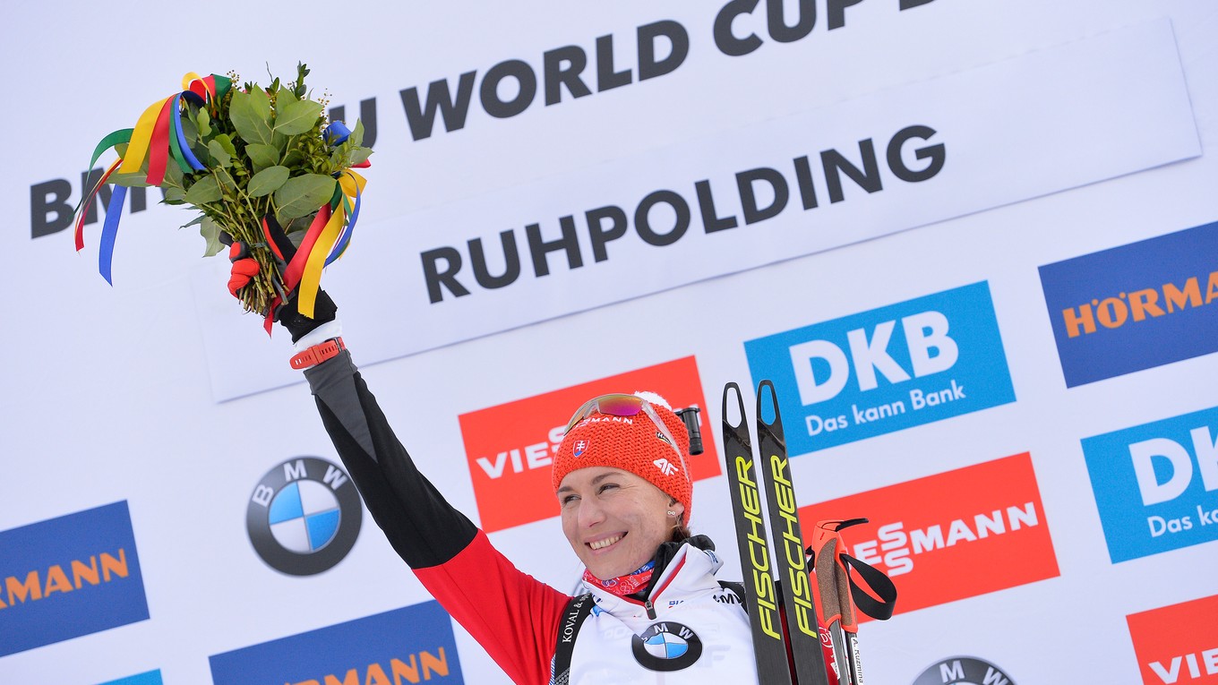Na snímke slovenská biatlonistka Anastasia Kuzminová počas dekorovania po víťazstve v šprinte žien na 7,5 km v 5. kole Svetového pohára v nemeckom Ruhpoldingu vo štvrtok 17. januára 2019. 