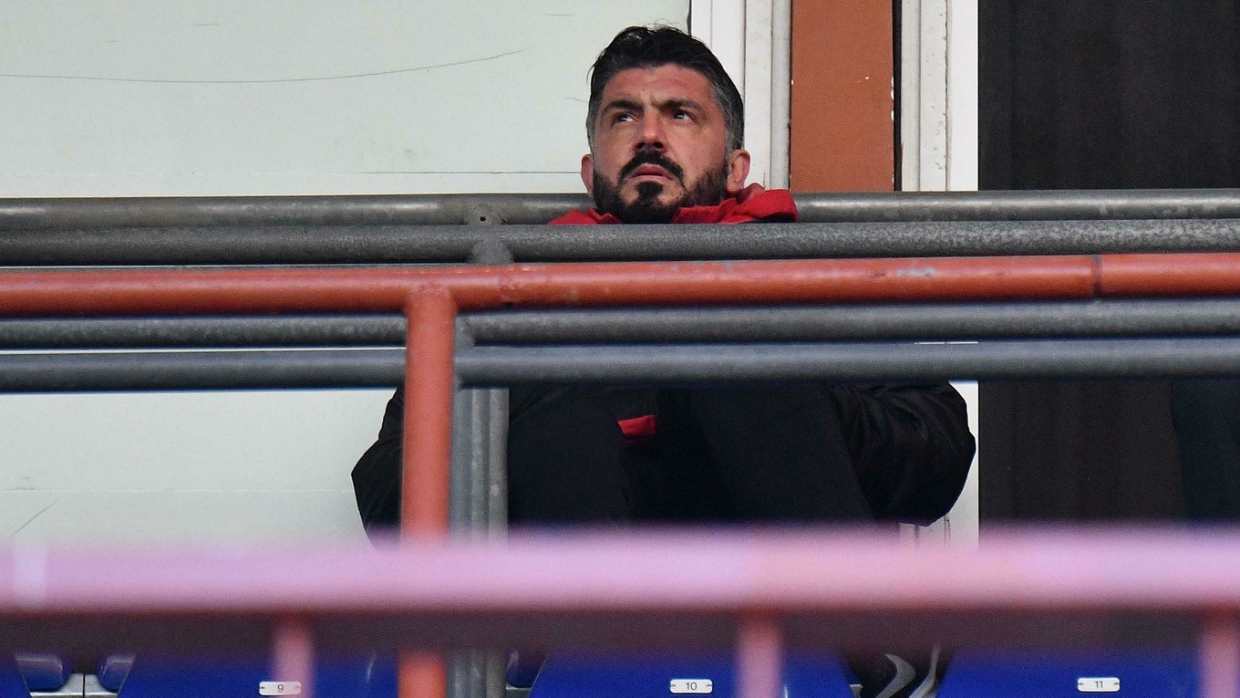 Tréner AC Miláno Gennaro Gattuso sledoval stretnutie pre trest iba z hľadiska.