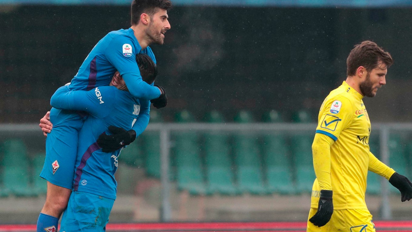 Marco Benassi z Fiorentiny sa teší zo svojho gólu do siete Chieva Verona.