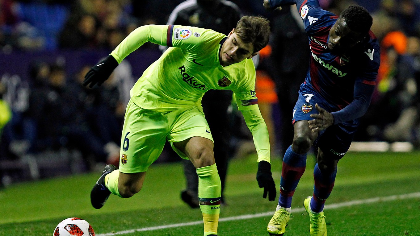 Denis Suárez (vľavo).