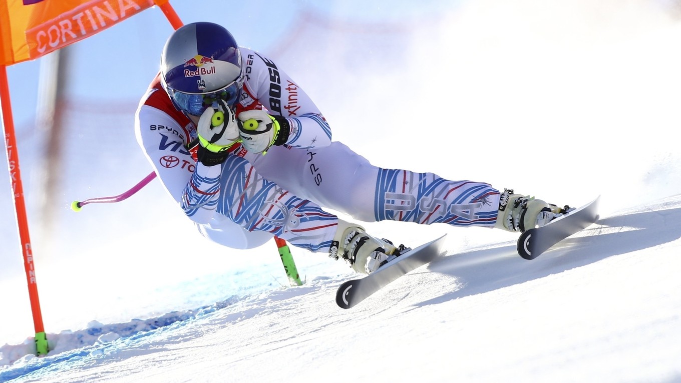 Americká lyžiarka Lindsey Vonnová na trati v zjazde žien Svetového pohára v alpskom lyžovaní v talianskom stredisku Cortina d'Ampezzo 18. januára 2019.