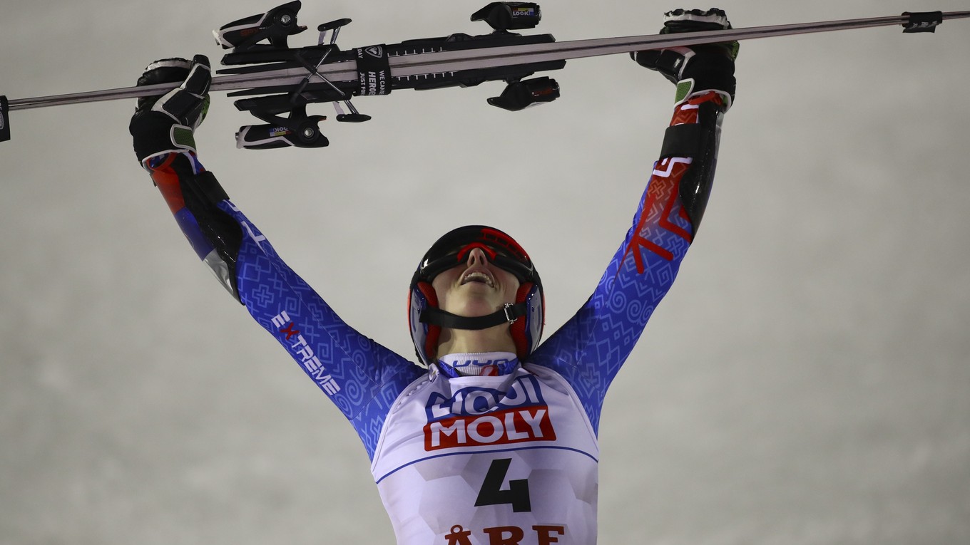 Petra Vlhová sa raduje z titulu majsterky sveta v obrovskom slalome.