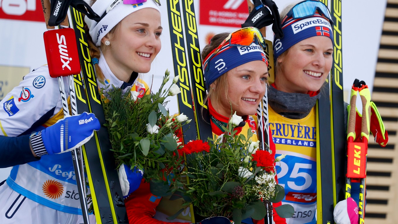 Nórka Fallová (uprostred) získala zlatú medailu z MS.