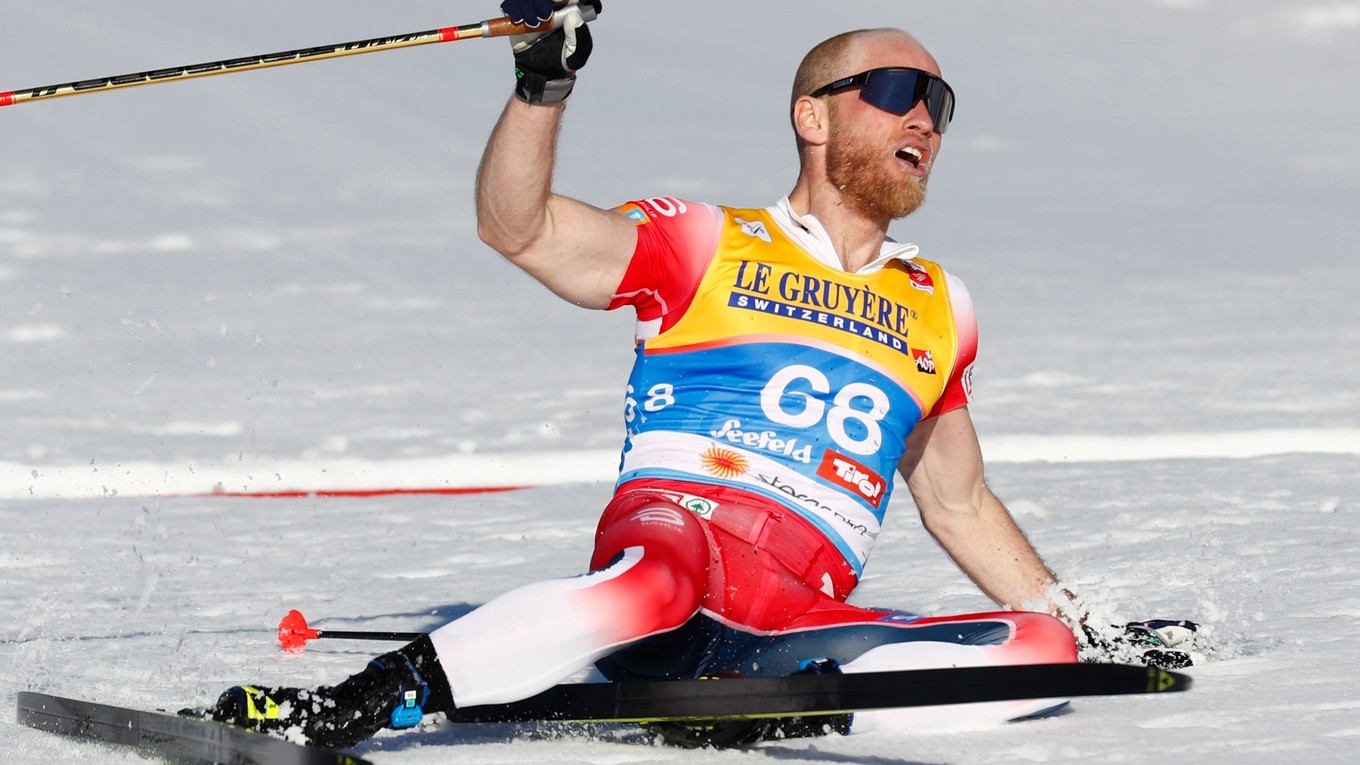 Na snímke nórsky bežec na lyžiach Martin Johnsrud Sundby triumfoval v pretekoch na 15 km klasickou technikou na majstrovstvách sveta v severských disciplínach v rakúskom Seefelde v stredu 27. februára 2019.